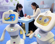 ‘AI 로봇’이 영어 가르친다…내년 서울 초등-중학교에 시범도입