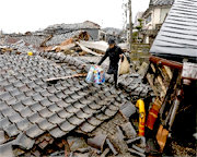 日 강진에 고립된 마을, 비에 산사태까지…“대피소 식량 곧 바닥”