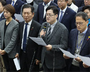 이재명, 일반병실로… 민주 “1cm 열상은 허위정보, 2cm 자상”