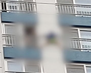 아파트 18층서 창문 난간 넘나든 초등학생들 ‘아찔’