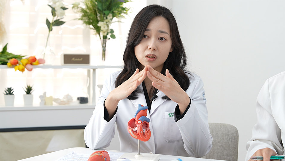 “가슴 안 열고 혈관으로 심장 치료… 수천만원 비용이 발목”