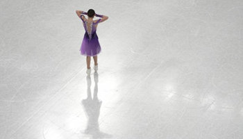 기울어진 빙판서 싸운29명의 선수들