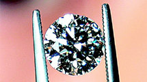 천연 다이아몬드의 1/5분 가격…‘실험실 다이아’ 찾는 신혼부부