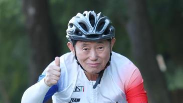 71세 철인이 말했다 “제 나이에 순위는 무슨…느려도 끝까지”