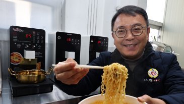 라면 5만 개 끓여 보며 성능 테스트… “무인점 라면 조리기 95% 차지”
