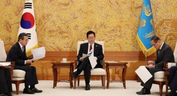 李대통령 청와대 첫 출근…1330일만에 ’용산시대‘ 막내려