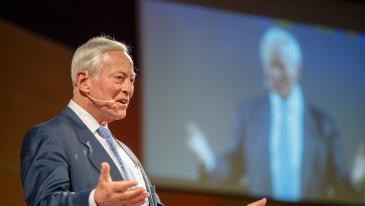 고교 중퇴 후 접시닦이에서 백만장자로…“생각만 말고 행동하라”