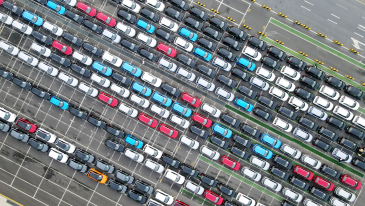 11년 공짜 세금 끝…절벽에 선 中전기차 시장 ‘최후 생존게임’