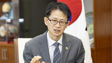 “부서장 회의 투명 생중계… 年 225조 조달로 AI-로봇 육성”