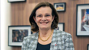 “韓 우주항공-방산기술 발전 놀라워… 공학도 경제 지원 늘릴것”