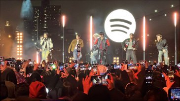 뉴욕에 뜬 BTS…열혈팬 1000명 초청해 ‘밀착 콘서트’