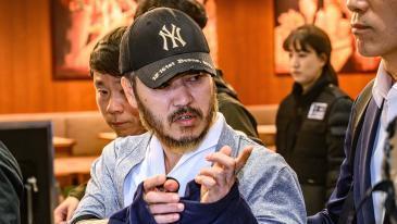 흉악범이 국민 놀래키는 방법… 카메라 앞에서 욕 하거나 발길질 하거나