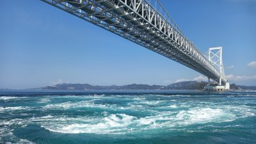 쪽빛 바다 파고드는 소용돌이 향연… 새로운 일본 도쿠시마