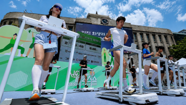 광장서 하늘 보며 트레드밀… “젊게 사는 ‘웰니스’ 배웠어요”