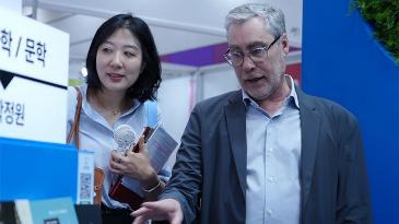 “도서전은 ‘독자 만드는 공장’…한국 청년들 열기 놀라워”