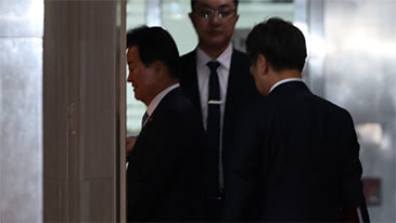 웃는 얼굴, 사라지는 뒷모습-찍는 사람과 찍히는 사람의 다른 선택