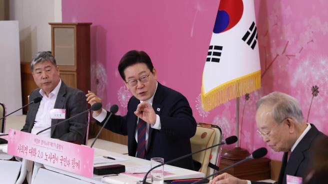 [사설]27년간 ‘노사정’ 외면한 민노총… 이젠 대화 테이블로 나오라