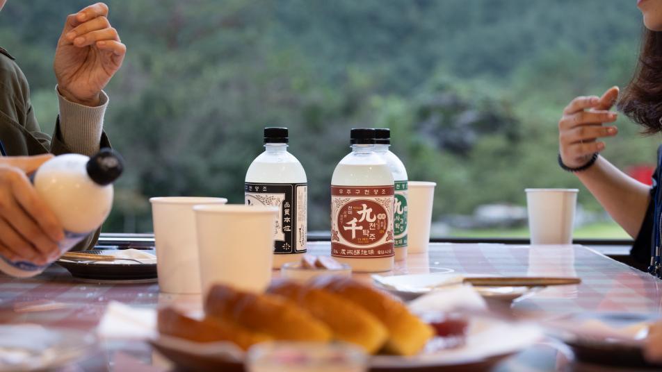 적상산 바라보며 막걸리 한잔… “이제 ‘진짜 무주’를 알았어요”