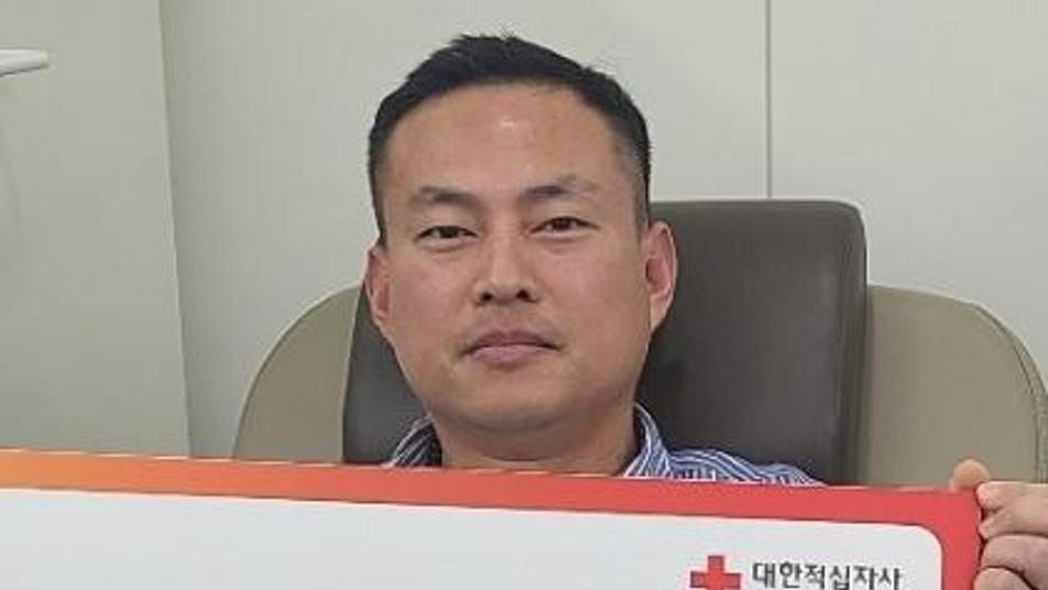 강병진씨, 25년간 300회 헌혈… 적십자사 ‘최고명예대장’ 수상