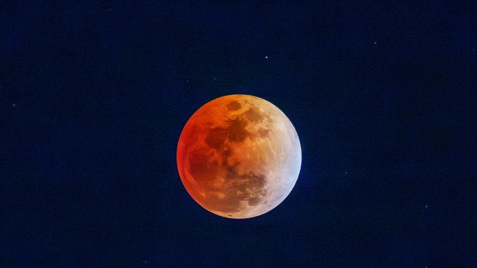 “밤하늘 핏빛으로 물들어”…정월대보름에 ‘레드문’ 36년만
