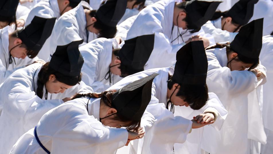 성균관대 이색 신입생 환영회… 조선시대 ‘신방례’ 재현 [청계천 옆 사진관]