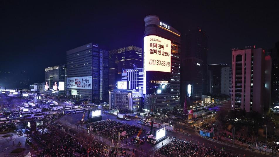 “환갑이지만 나도 아미”…남녀노소-국적도 허문 ‘BTS의 광화문’