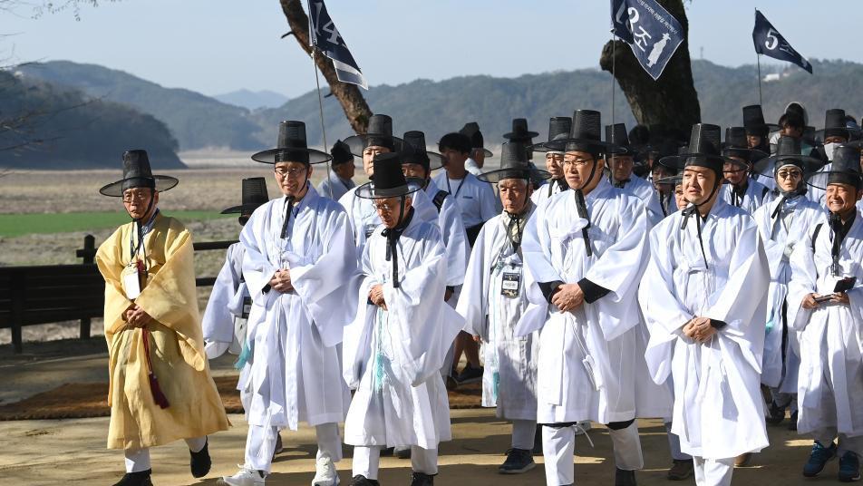‘퇴계 마지막 귀향 재현’ 마무리…역대 최대 인원 참여