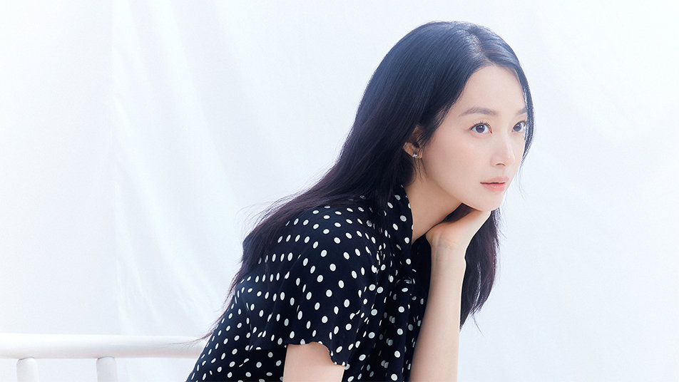 ‘러블리’ 벗은 신민아…서스펜스 스릴러 ‘눈동자’서 1인 2역