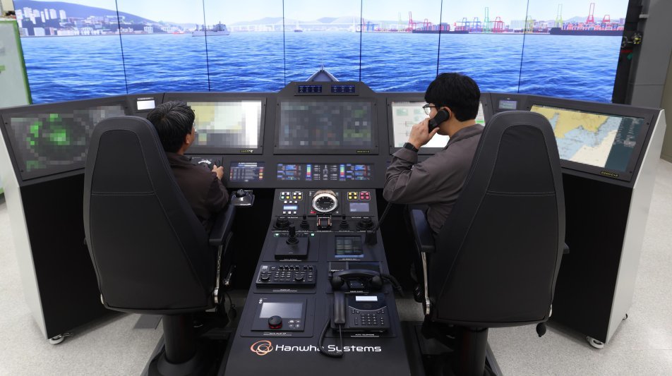 항공기 조종석 같은 함교, 첨단 레이더… K방산 미래가 여기에