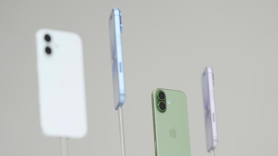 메모리 부족에 갤럭시·아이폰도 직격탄…내년 폰 가격 7% 오르나