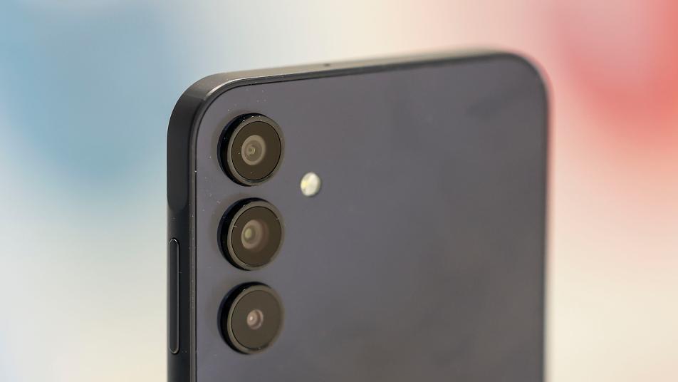 스마트폰 부품 D램·AP 비싸져…내년 출하량 줄 듯