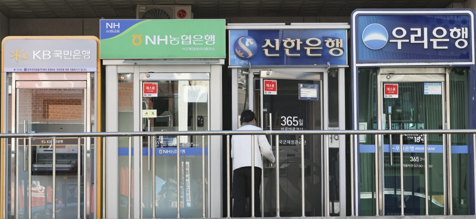 작년 예·적금 110조 깼다…“대출 규제·주식시장 이동 영향”