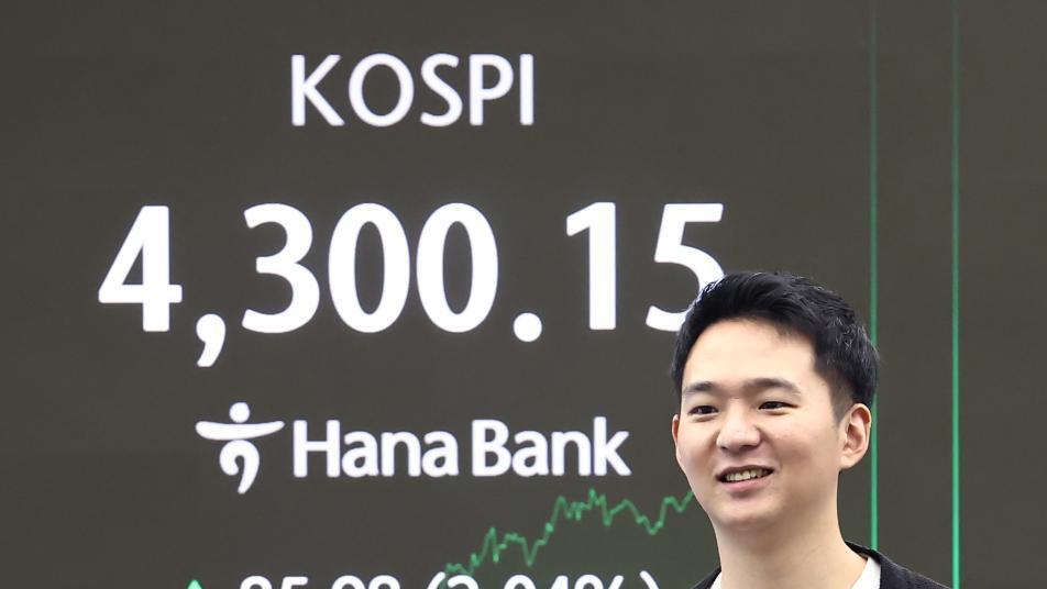 코스피, 사상 첫 4300선 돌파…코스닥도 52주 신고가