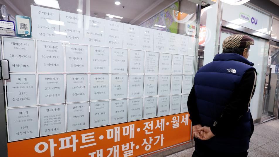 급매 나오는 강남, 현금부자 ‘줍줍’…대출 막힌 강북은 버티기