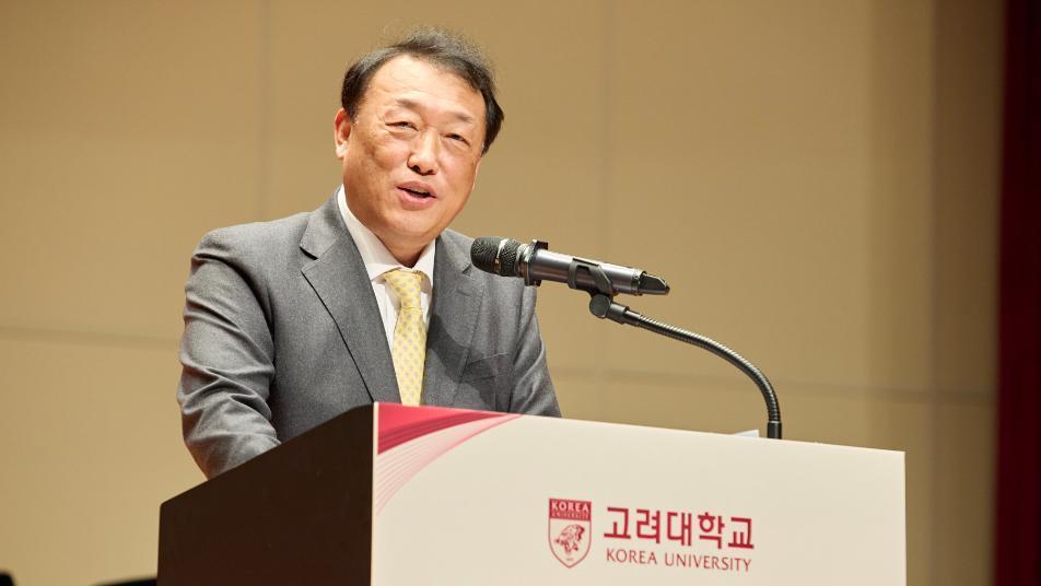 “나보다 우리, 중꺾마 기억하고 걸어가라”… 최준영 기아 사장 고대 졸업생에 축사