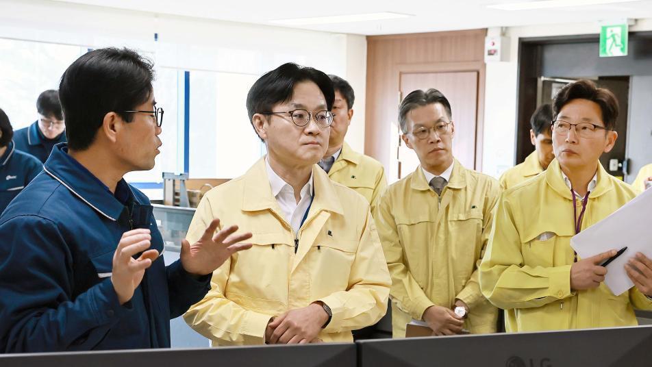 산업부, 美 이란 공습에 긴급 점검 회의…“자원 수급 대응력 충분”