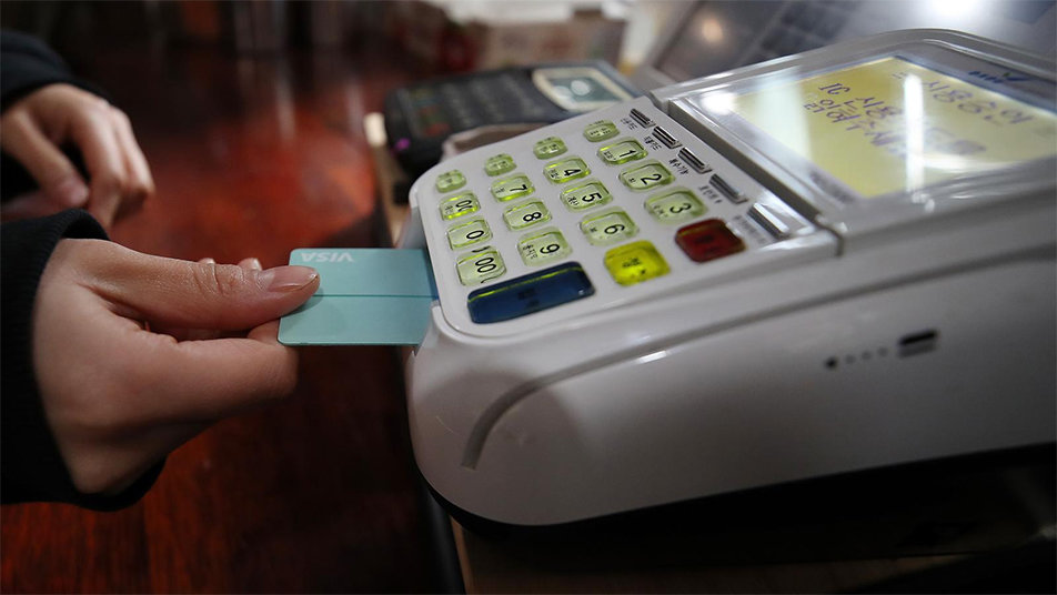 학생-주부 등 겨냥 ‘소액 후불 결제’ 이용액 3년새 반토막