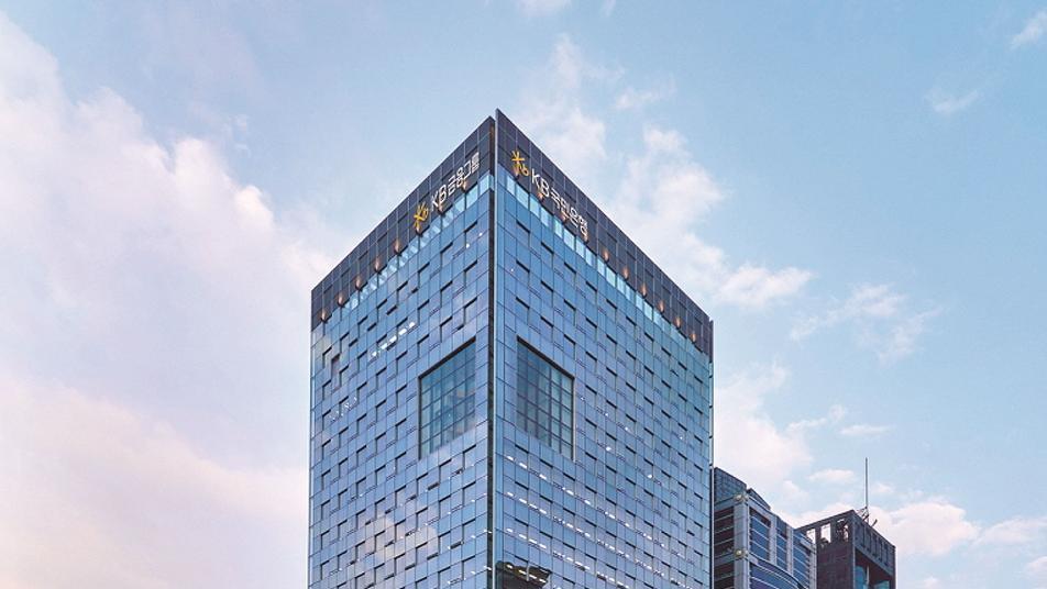 KB금융 평균연봉 1.9억…4대 금융지주 ‘2억 시대’ 눈앞