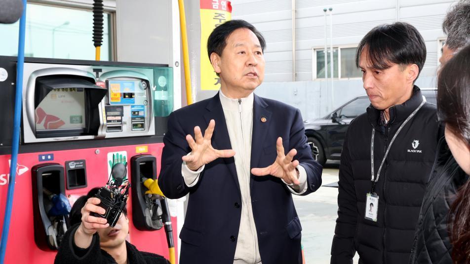 정부, UAE서 ‘600만 배럴’ 긴급수혈… 주유소 폭리 현장점검도