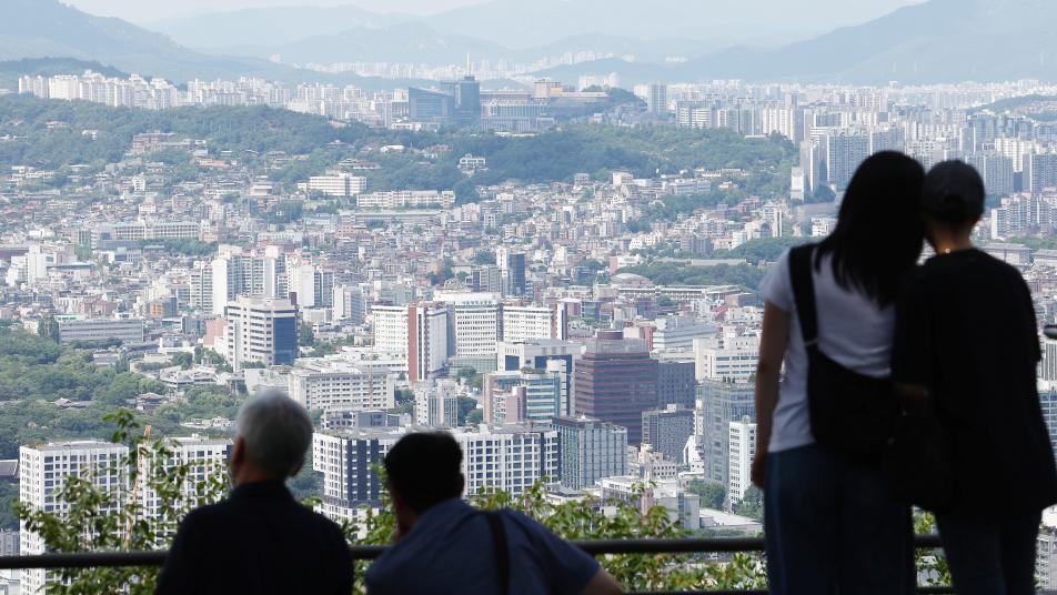 전세난에 떠밀린 신혼부부…서울 소형 아파트 10곳 중 6곳 ‘월세’