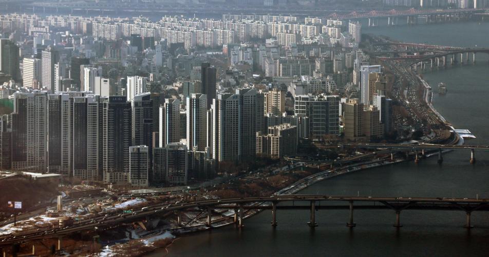 서울 한강이남 11개구 아파트 중위가격, 처음 16억 넘겨