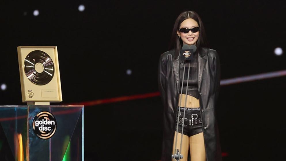 “데뷔 10주년, 꿈에 가까워진듯” 제니, 골든디스크 3관왕 영예