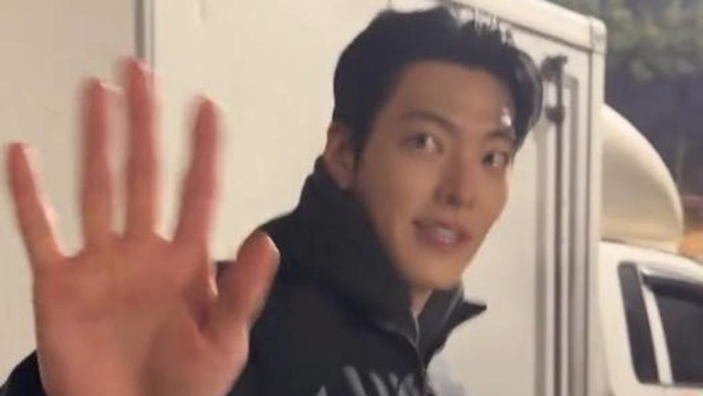 ‘신민아♥’ 김우빈, 신혼여행 후 첫 근황…“수고했어요”