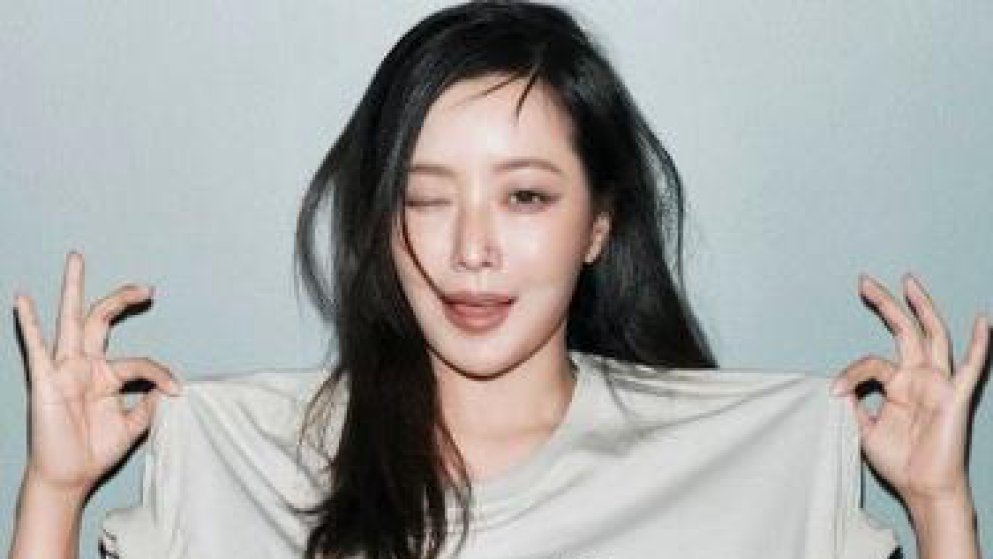 ‘48세’ 김희선, 시대 초월 압도적 미모…동안까지