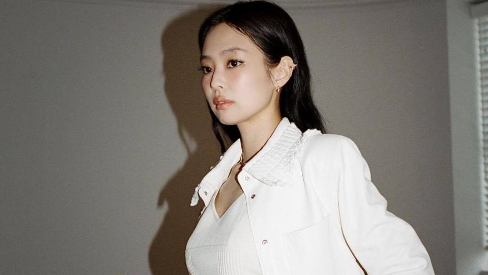 블랙핑크 제니, 크롭티 속 탄탄 복근…우아한 섹시미