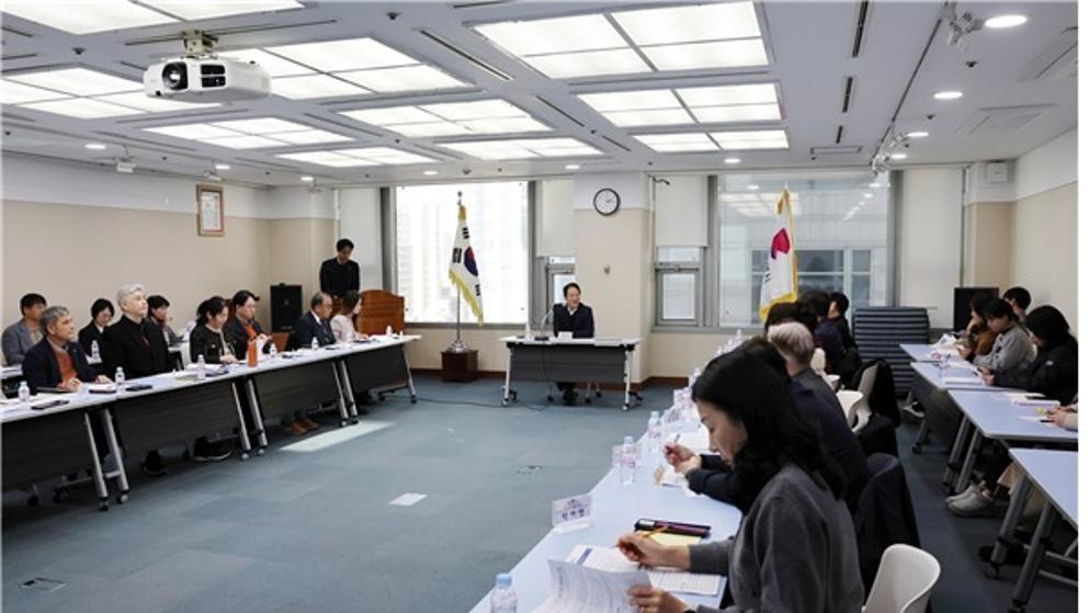 부산시, BTS 공연 ‘숙박 대란’ 막는다…기숙사 개방하고 ‘바가지’ 단속