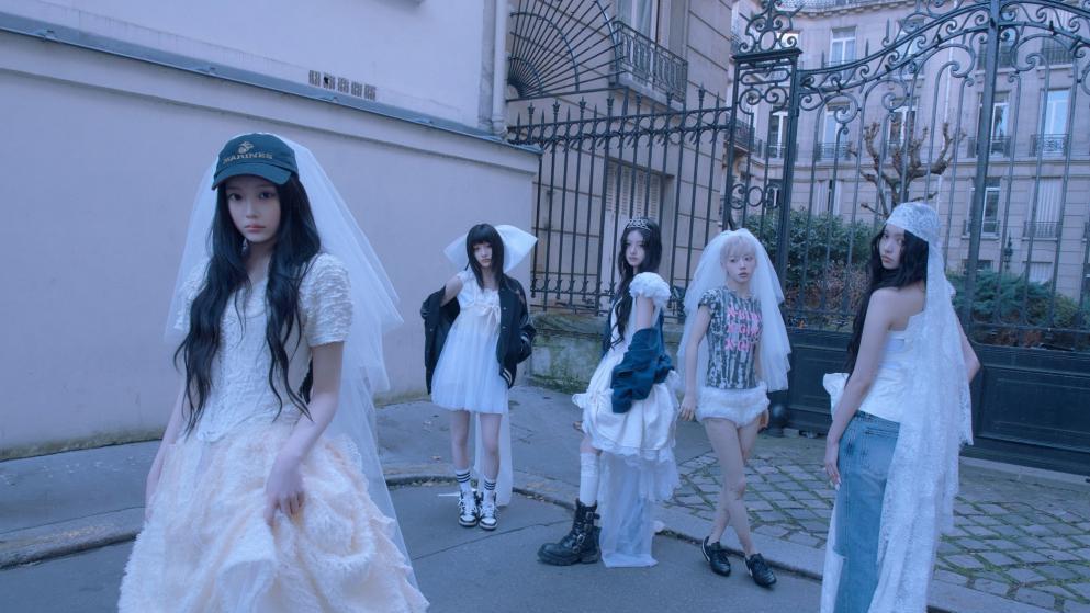 테크노 입고 돌아온 아일릿…발칙한 ‘모두의 최애’ 선언