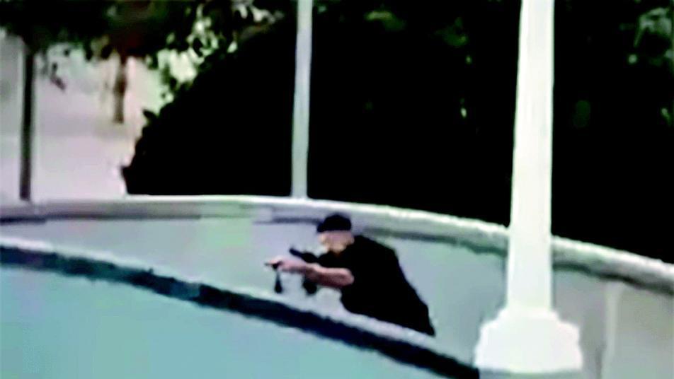 호주 해변서 총기 난사, 최소 12명 사망…시민 영웅이 더 큰 참사 막았다