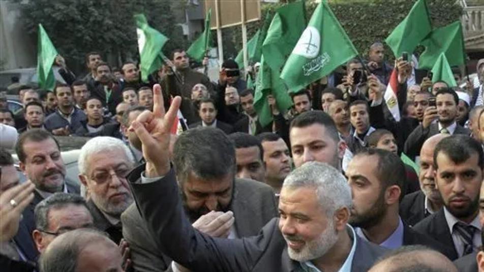 IS 사상 모태 ‘무슬림형제단’… “제재 필요” VS “갈등 증폭”