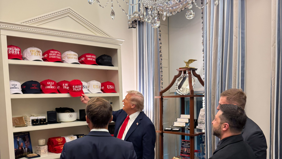 트럼프 집무실에는 숨겨진 굿즈샵이 있다 [트럼피디아]